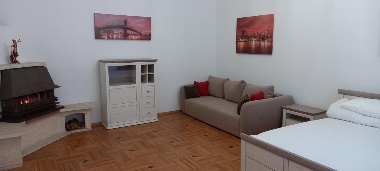 Двох Рівневі Апартаменти В Центрі Lviv Exteriör bild