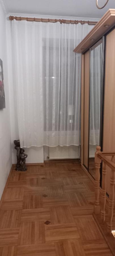 Двох Рівневі Апартаменти В Центрі Lviv Exteriör bild