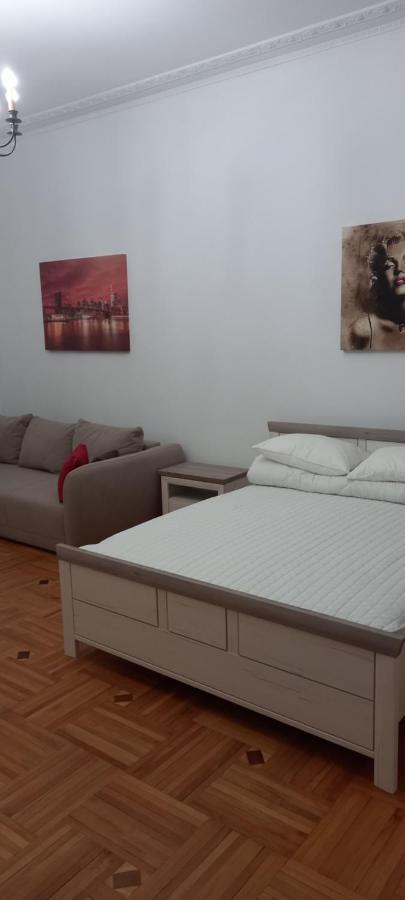 Двох Рівневі Апартаменти В Центрі Lviv Exteriör bild